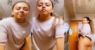 Beautiful Hot Sexy Babe Showing