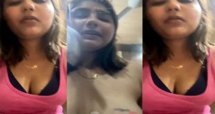 Sexy Bhabi Showing Rubbing Pussy